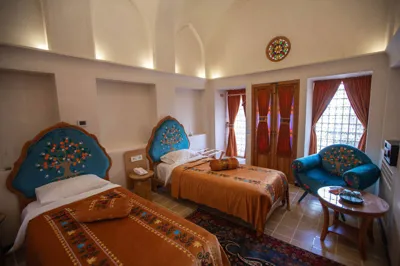 اقامتگاه سنتی عمارت آقاحسینی اتاق دو تخته توئین چشم نواز کاشان