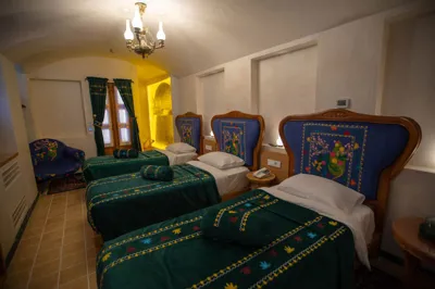 اقامتگاه سنتی عمارت آقاحسینی اتاق سه تخته سینگل کاشان