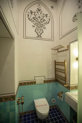 اقامتگاه سنتی عمارت آقاحسینی اتاق چهار نفره پنج دری کاشان