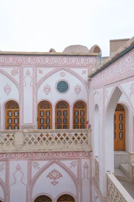 اقامتگاه سنتی عمارت آقاحسینی اتاق یک تخته کاشان