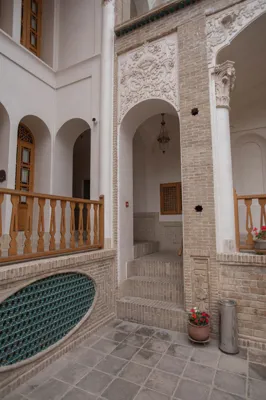 اقامتگاه سنتی عمارت آقاحسینی اتاق دو تخته دبل پنج دری 105 کاشان
