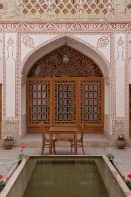 اقامتگاه سنتی عمارت آقاحسینی اتاق دو تخته دبل پنج دری 302 کاشان