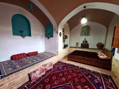 اقامتگاه بوم گردی عمارت سرهنگ اتاق سرداب قاجاری میر پنج (زیر زمین) برای دو نفر نطنز