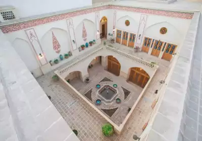 اقامتگاه سنتی سرپله اتاق گلشن برای دو نفر کاشان