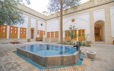 اقامتگاه سنتی سرای قجر کاشان