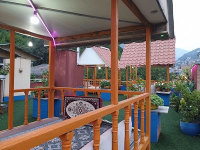 محوطه هتل آپارتمان پردیس گرگان