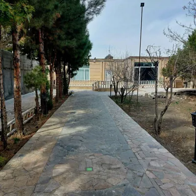 محوطه و پارکینگ ویلا عمارت شمس مشهد