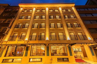 نمای هتل موکارناس تکسیم استانبول