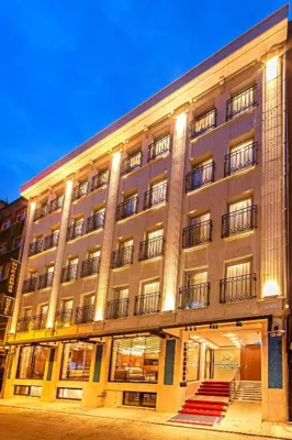 نمای هتل موکارناس تکسیم استانبول