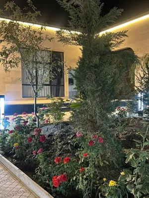 محوطه و نمای ساختمان ویلا عمارت سفید مشهد