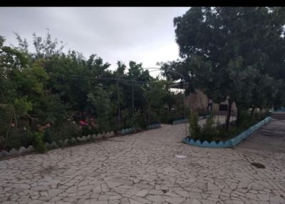 محوطه و پارکینگ ویلا اقاقیا مشهد