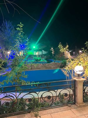 محوطه ویلا تخت جمشید مشهد