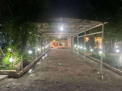 محوطه و پارکینگ ویلا سهراب مشهد