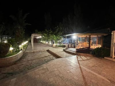 محوطه و پارکینگ ویلا سهراب مشهد