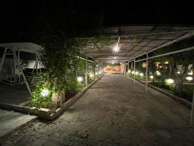 محوطه و پارکینگ ویلا سهراب مشهد