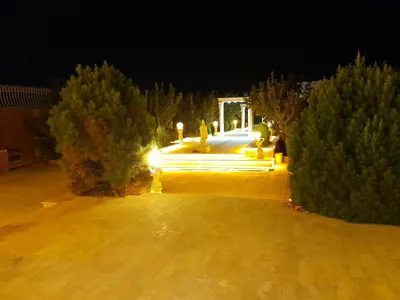 محوطه ویلا سپید توس مشهد