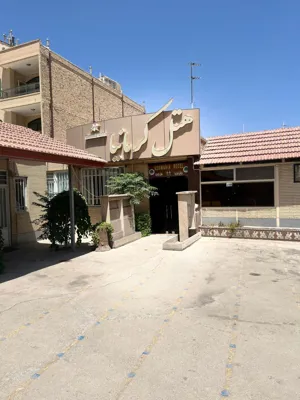 نمای ساختمان هتل کرمانیا کرمان