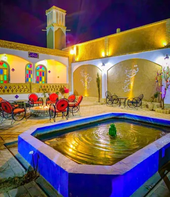محوطه اقامتگاه بوم گردی عمارت سرهنگ نطنز