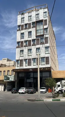 نمای ساختمان هتل آوا قم