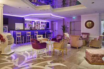 کافی شاپ هتل دابل تری بای هیلتون ازمیر