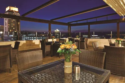 رستوران هتل دابل تری بای هیلتون ازمیر