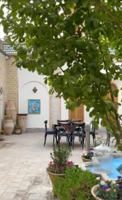 محوطه اقامتگاه سنتی خاتم اصفهان
