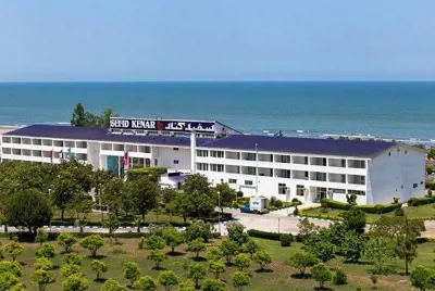 هتل سفید کنار بندر انزلی