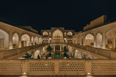 هتل سنتی عمارت بالابان کاشان