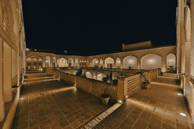 هتل سنتی عمارت بالابان کاشان