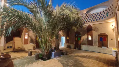 اقامتگاه بوم گردی نگارین خور و بیابانک