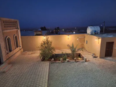 محوطه اقامتگاه بوم گردی سرای امیربیک