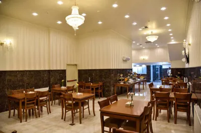 رستوران هتل مونا