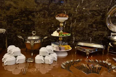 رستوران هتل مونا