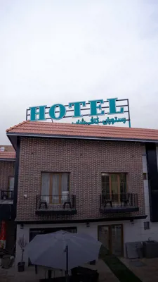 نمای ساختمان مجتمع گردشگری کاریزماه