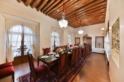 رستوران اقامتگاه سنتی آریانا مهر کرمانشاه