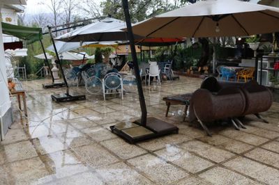 محوطه خانه مسافر ستاره شهران رودبار