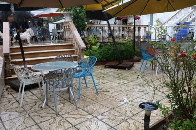 محوطه خانه مسافر ستاره شهران رودبار