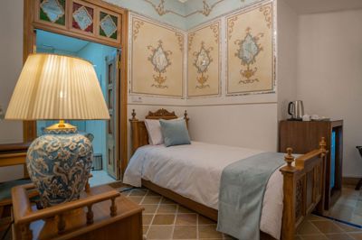 اتاق اقامتگاه سنتی ایزدی اصفهان