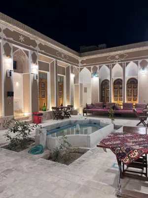 محوطه اقامتگاه بوم گردی کیوان یزد