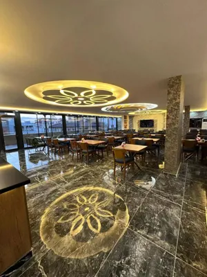 رستوران هتل پرا وایت وان