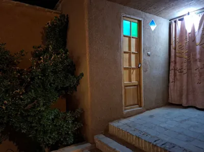 محوطه اقامتگاه بومگردی دیار نون نجف آباد