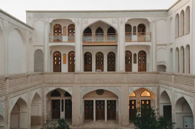 نمای اقامتگاه سنتی خانه لاجوردی کاشان