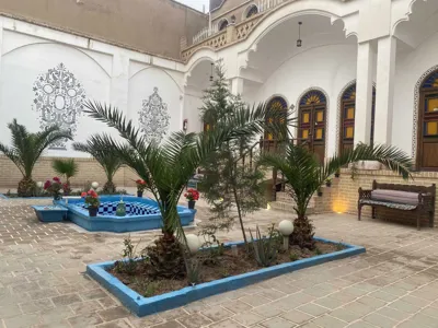 محوطه هتل سنتی آمیرزا کاشان