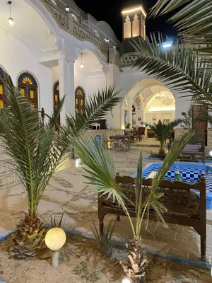 محوطه هتل سنتی آمیرزا کاشان