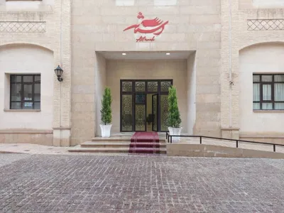 نمای هتل آپارتمان آستانه شیراز