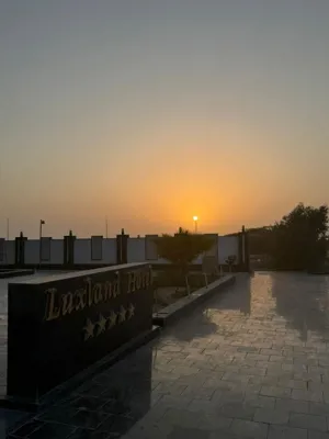 محوطه هتل لوکس لند چابهار