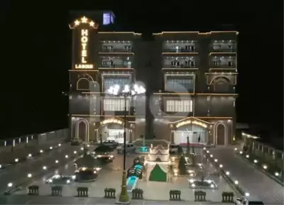 نمای شب هتل لابوس رامیان