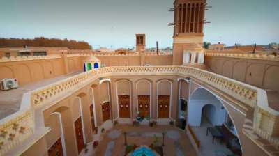 محوطه اقامتگاه سنتی گیتی