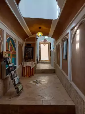 ورودی هتل رویای قدیم یزد
