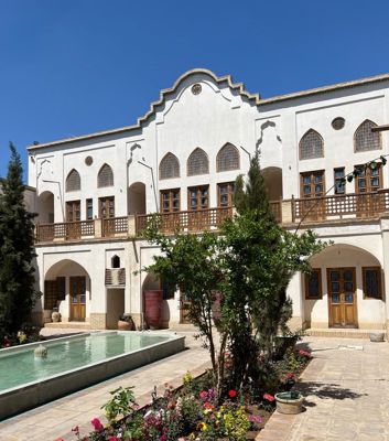 هتل سنتی مرشدی 2 (خانه ادیب) کاشان